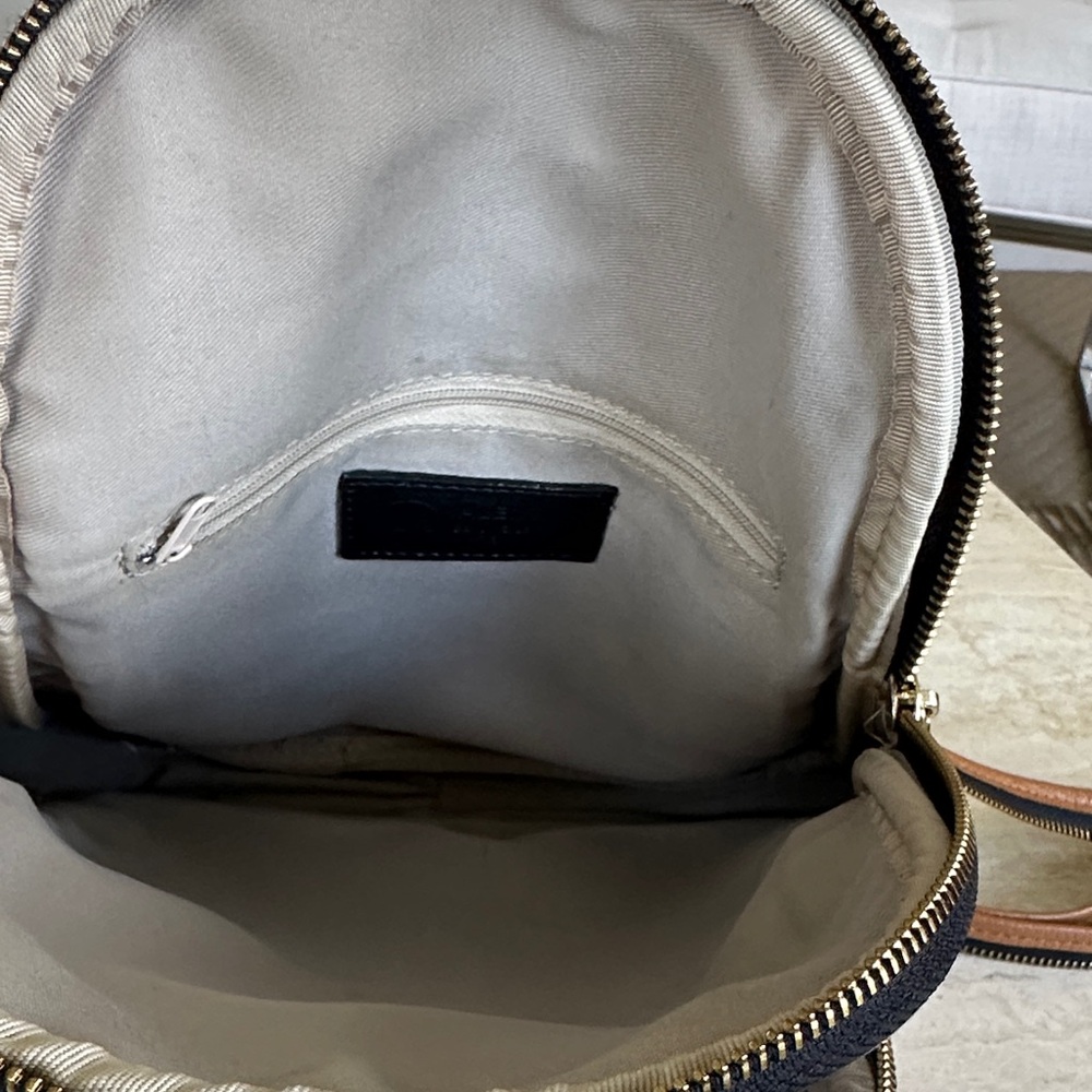 Valentina Leather Crossbody Sling Bag - Classic Travel Carry - Picture 4 of 9